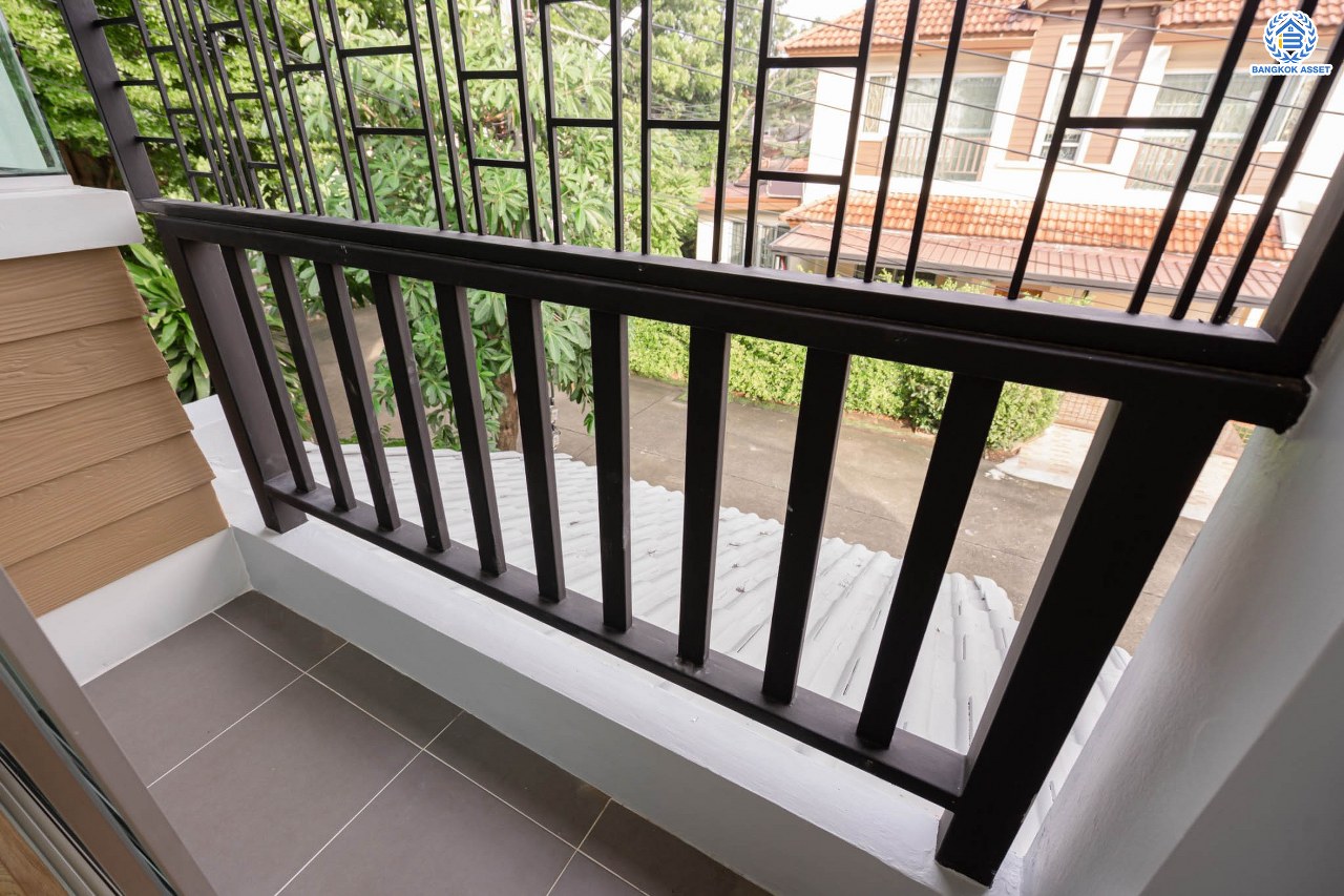 บ้านมือสองตกแต่งใหม่ ม.เดอะไพรเวซี่ ไพร์มเพลส รัตนาธิเบศร์-บางใหญ่ พื้นที่กว้างกว่า 39 ตร.ว. รองรับทุกความสุข ฟังก์ชัน 3 ห้องนอน 2 ห้องน้ำ จอดรถได้ 1 คัน บนทำเลเดินทางสะดวก เชื่อมต่อหลายเส้นทาง ใกล้รถไฟฟ้า "สถานีบางพลู"